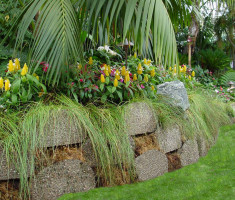 0724120541Del-Mar-Fair-KROQ_garden_bed_verdura_opt