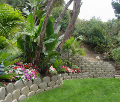 0821120545skiplaguna_verdura_garden_bed_opt